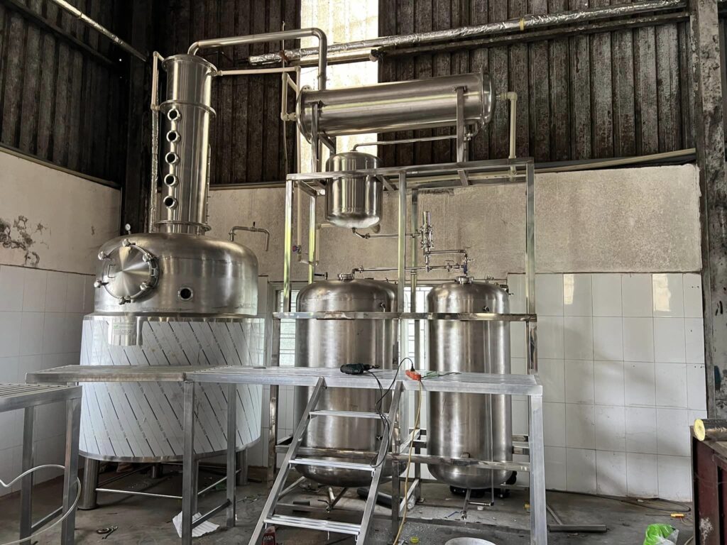 Máy chưng cất rượu